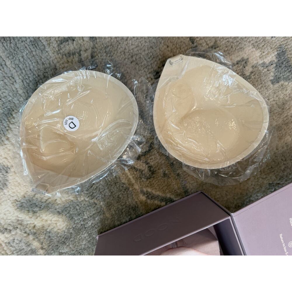 NOOD LIGHT & AIRY ADHESIVE BRA Seamless Luxe Adhesive Bra Nude D Cup NIB $50 - Picture 7 of 9